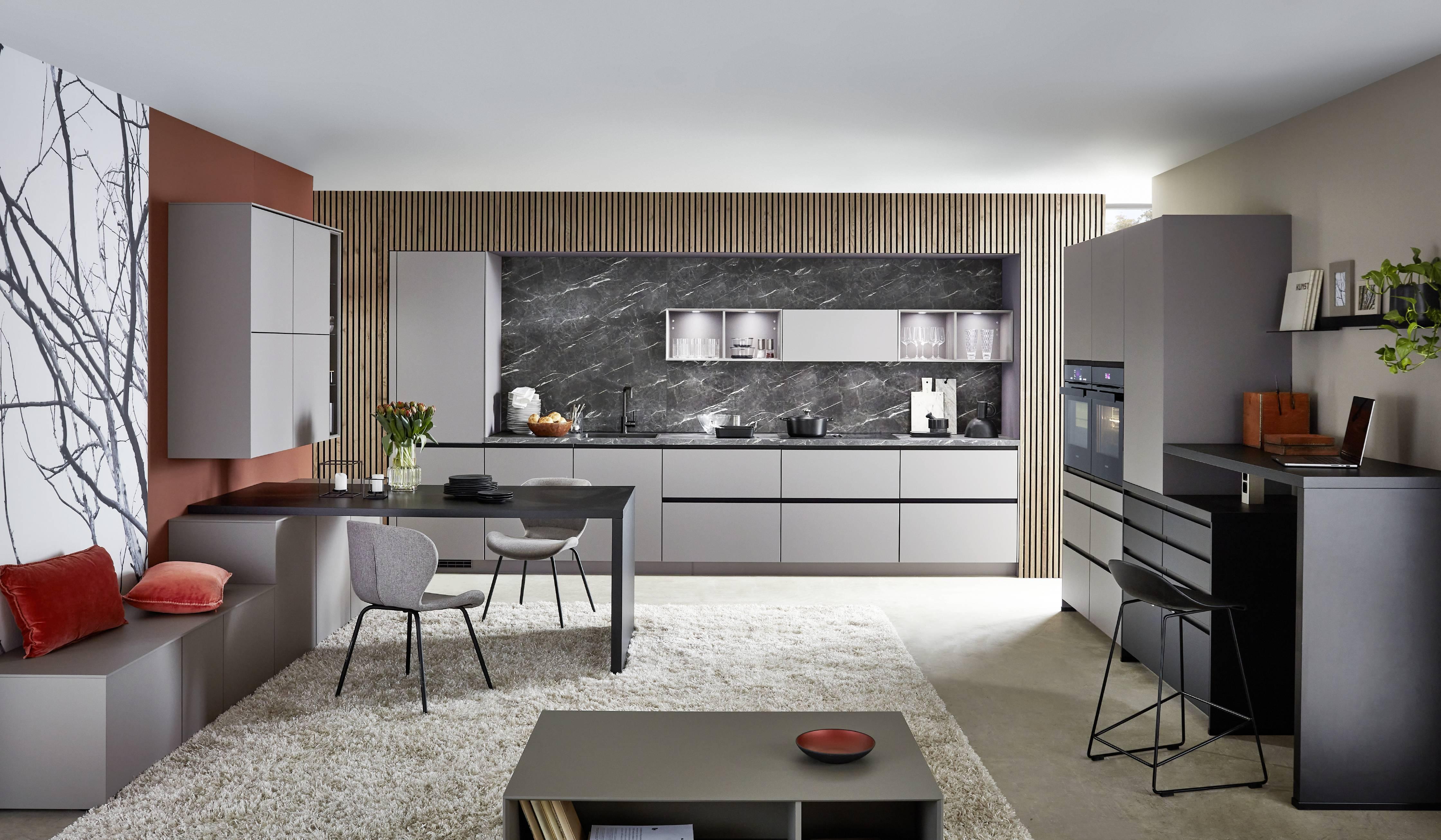 Nobilia Lichtgrau mit Marmordekor und mit SIEMENS-Geräten