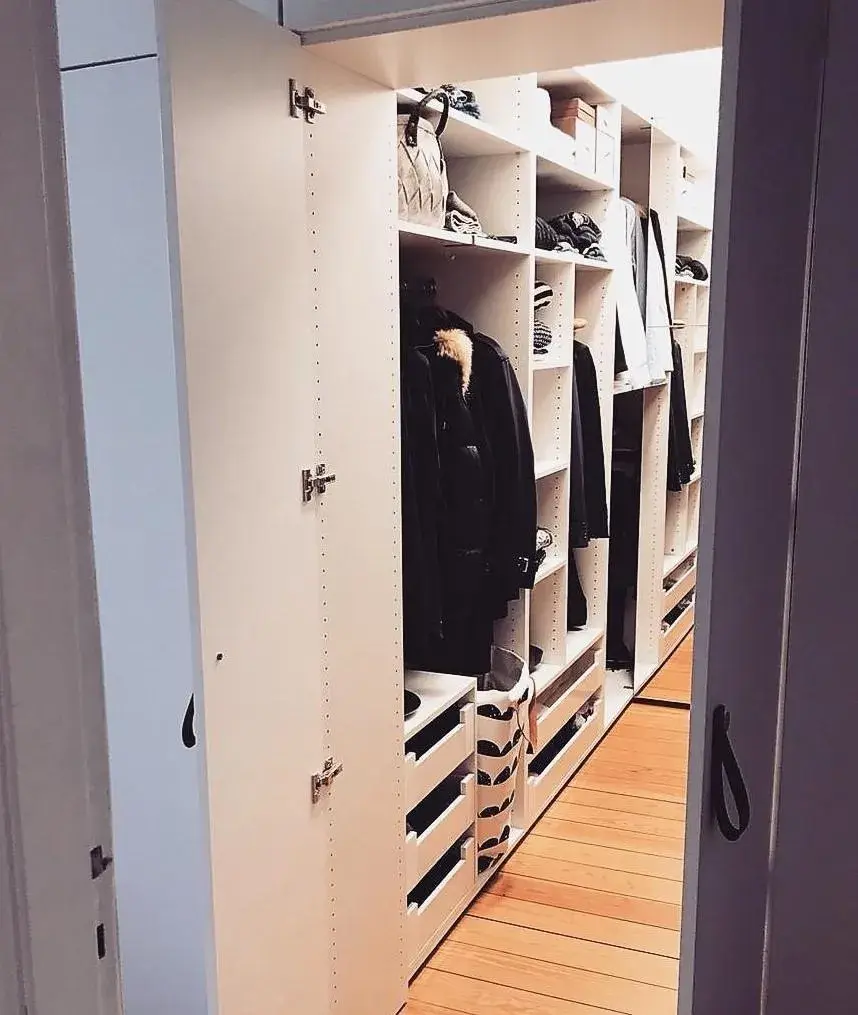 Schlafzimmer mit Ankleidebereich