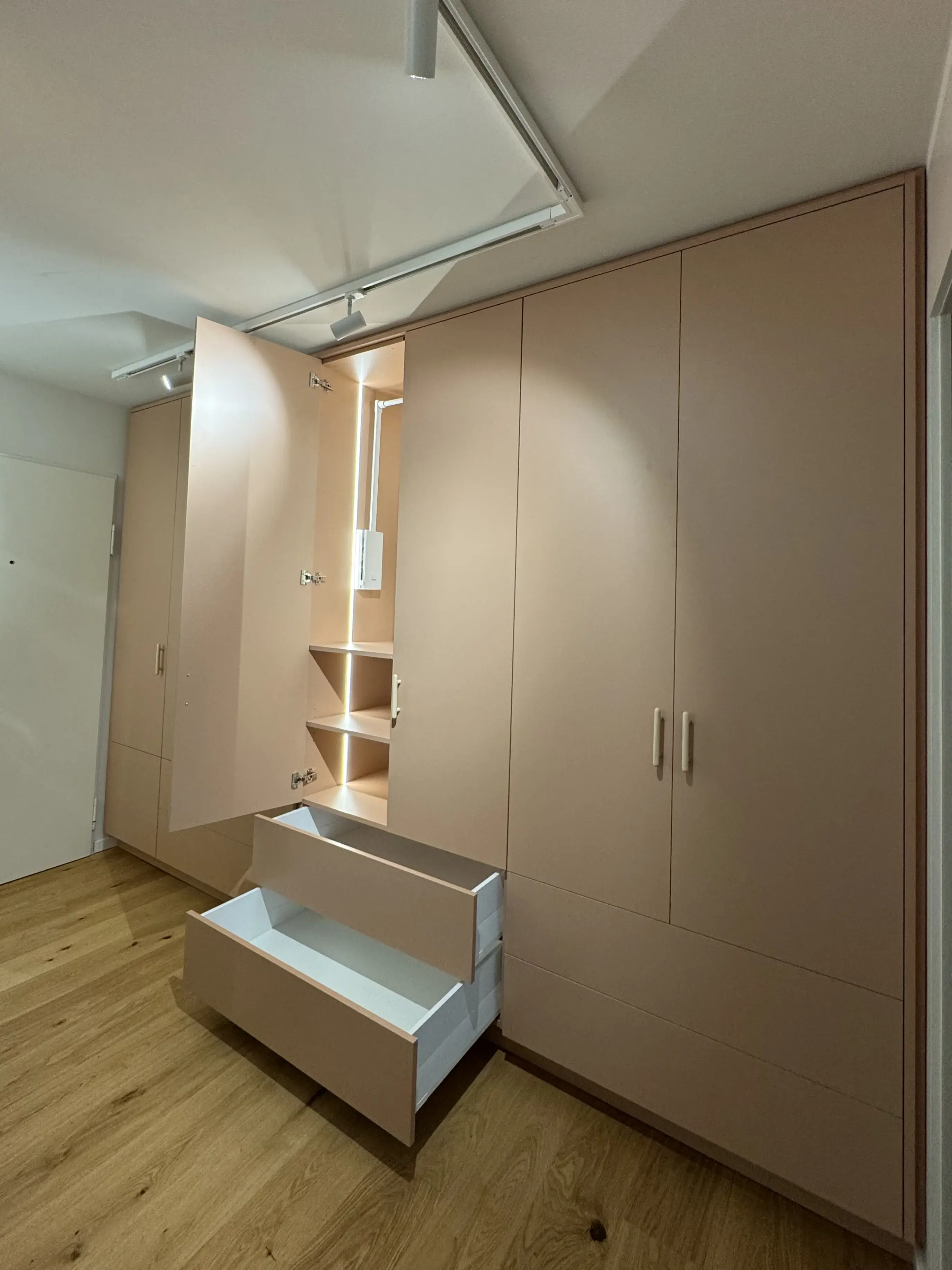 Garderobenschrank apricot