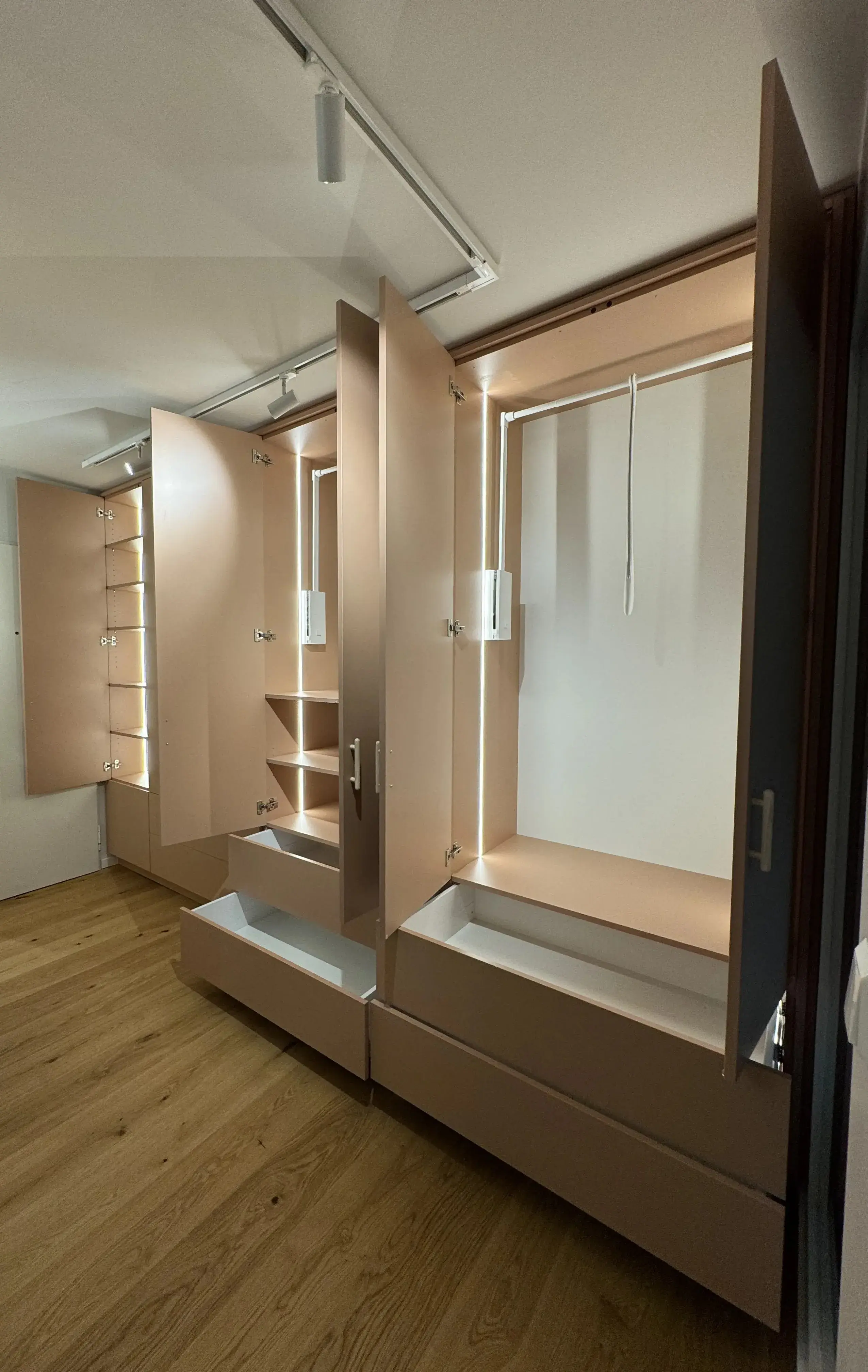 Garderobenschrank apricot