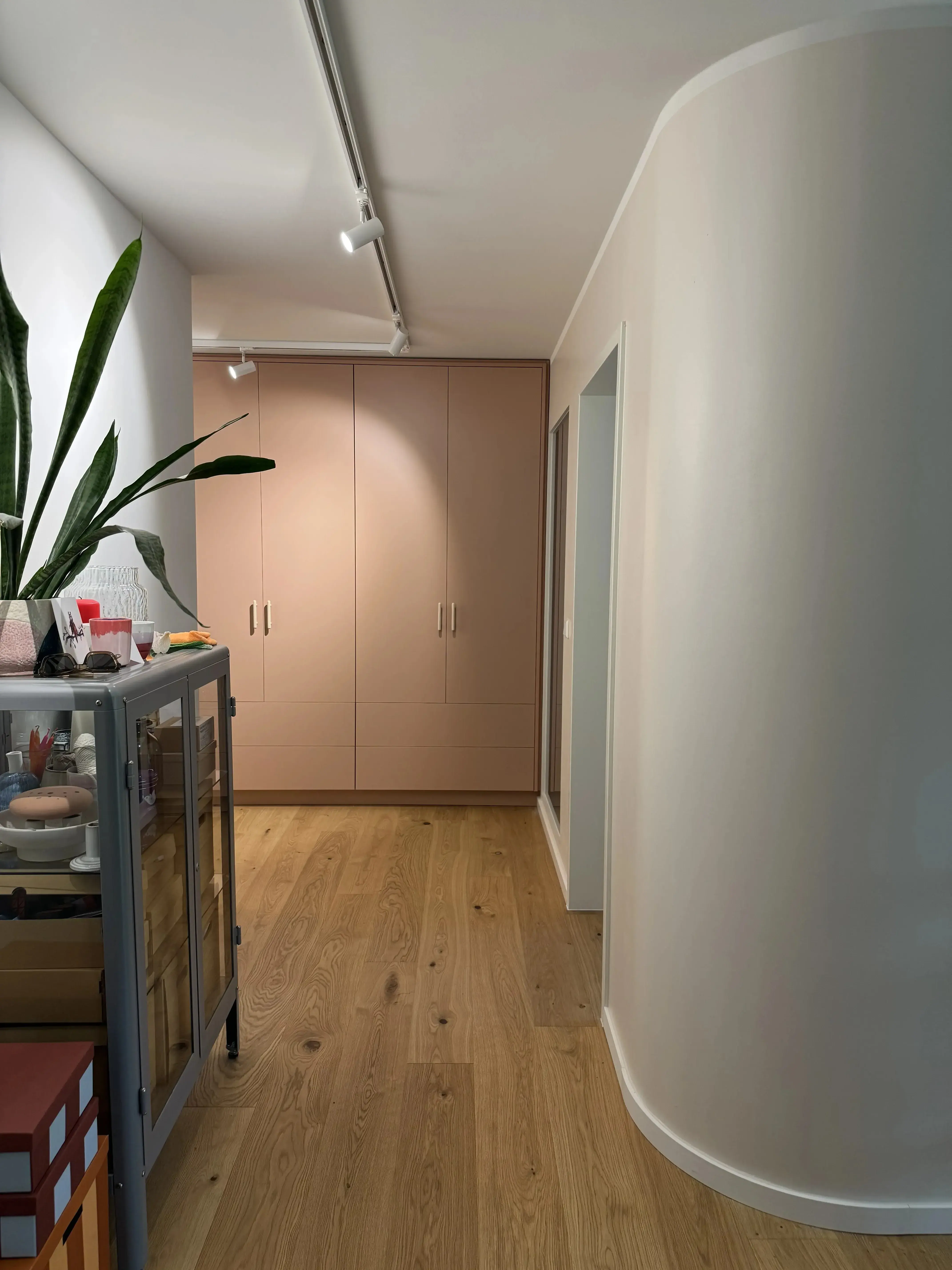 Garderobenschrank apricot