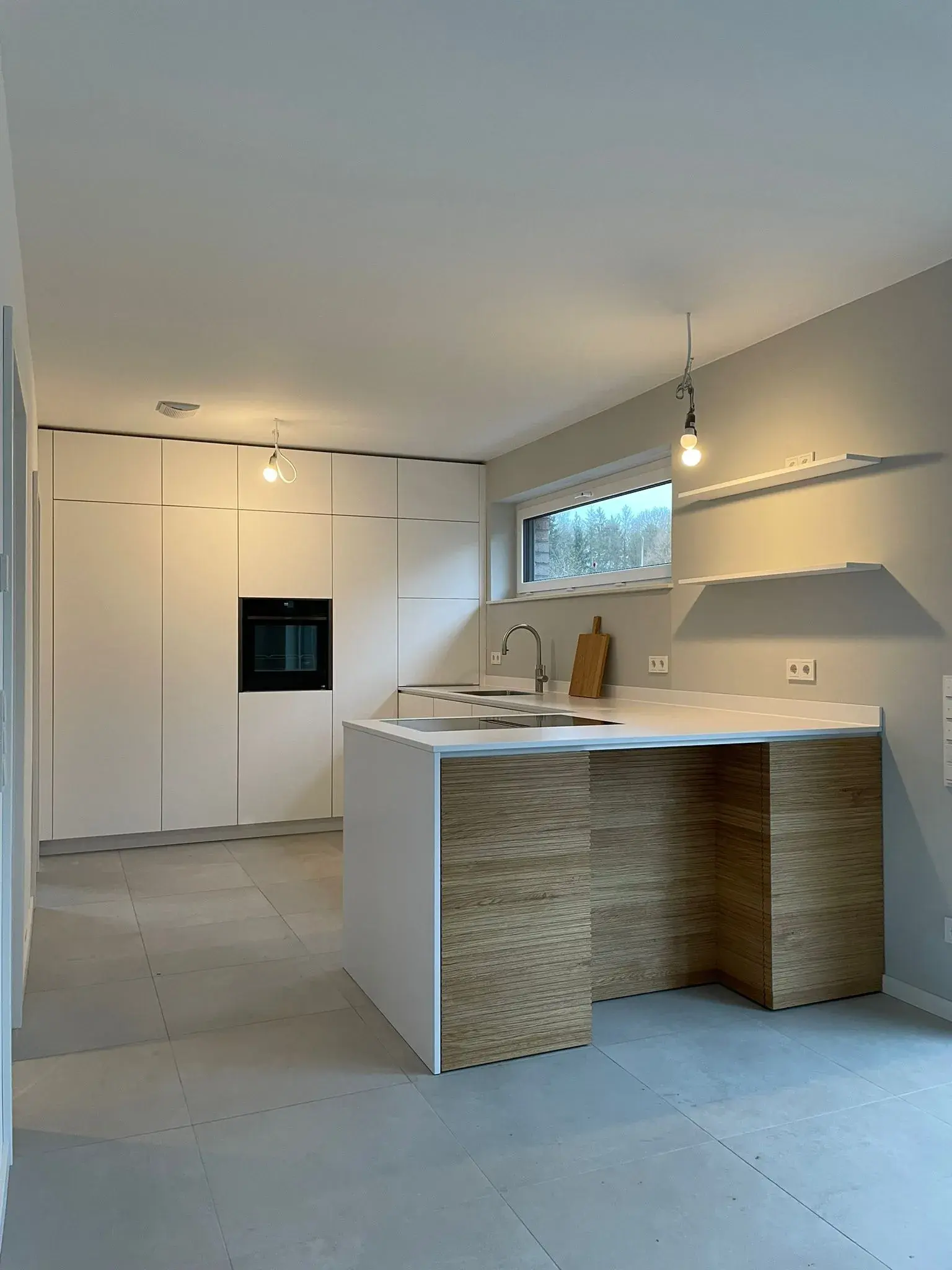 Küche weiss mit Holz Eiche
