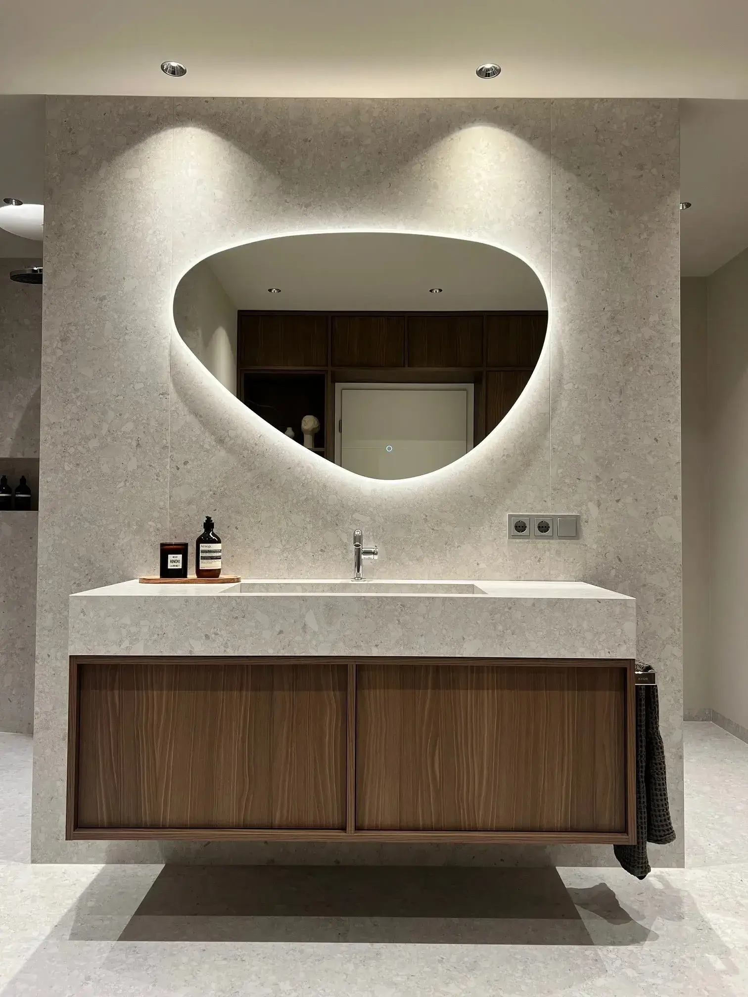 Badmöbel Nussbaum/Terrazzo